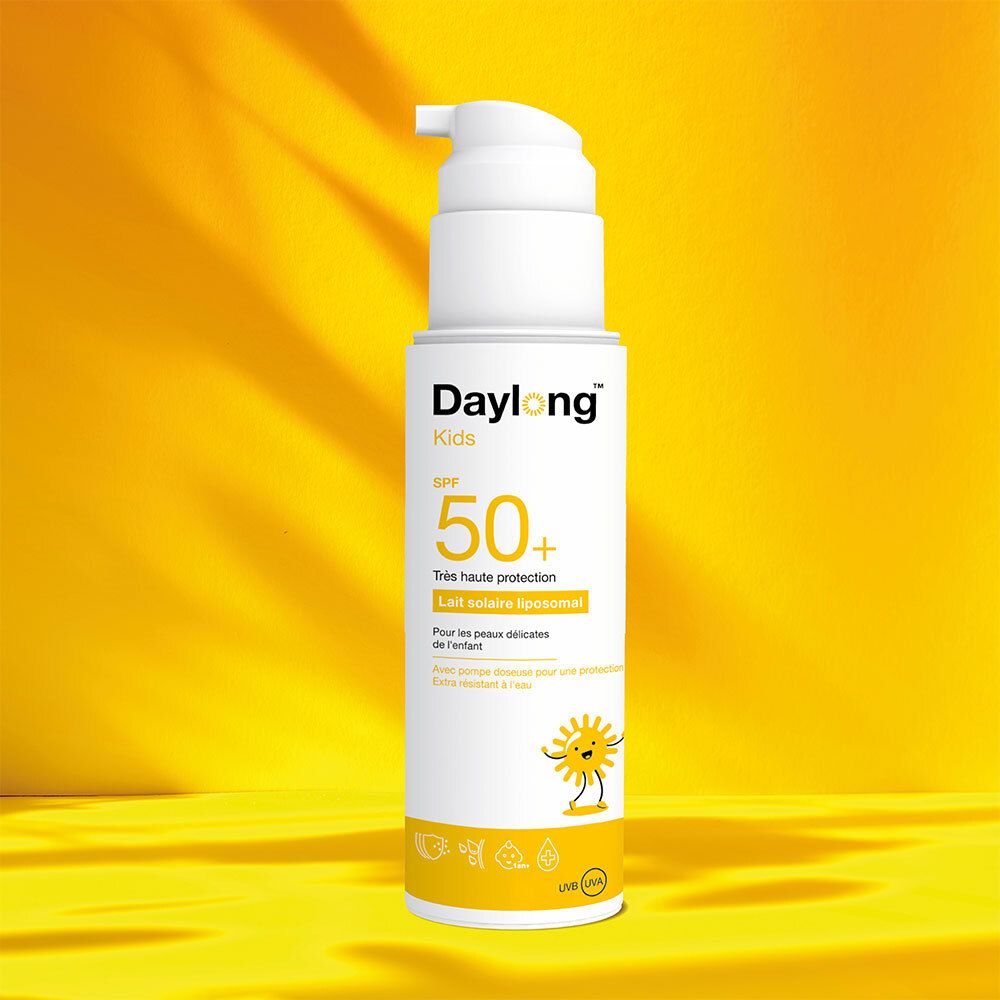 Zonnebrandcrèmefles met pomp. Gele achtergrond. SPF 50+. Voor kinderen.