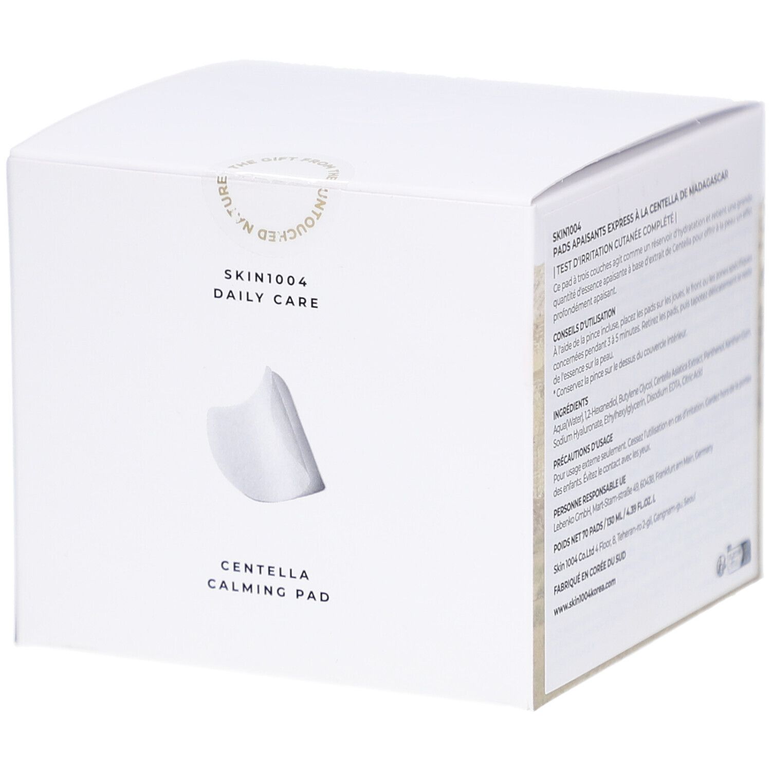 Witte verpakking met product. Opschrift: SKIN1004 DAILY CARE, CENTELLA CALMING PAD. Zichtbaar pad-ontwerp.