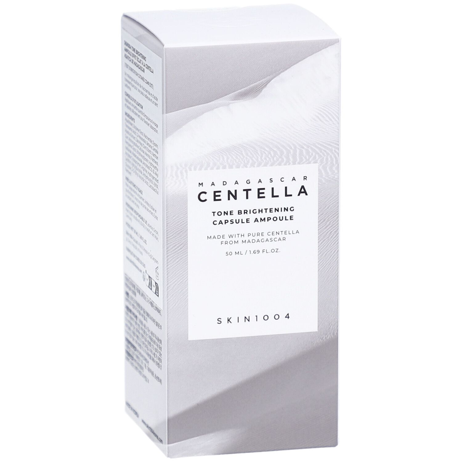 Witte verpakking met productinfo. Tekst: MADAGASCAR CENTELLA Tone Brightening Capsule Ampoule. SKIN1004 logo.