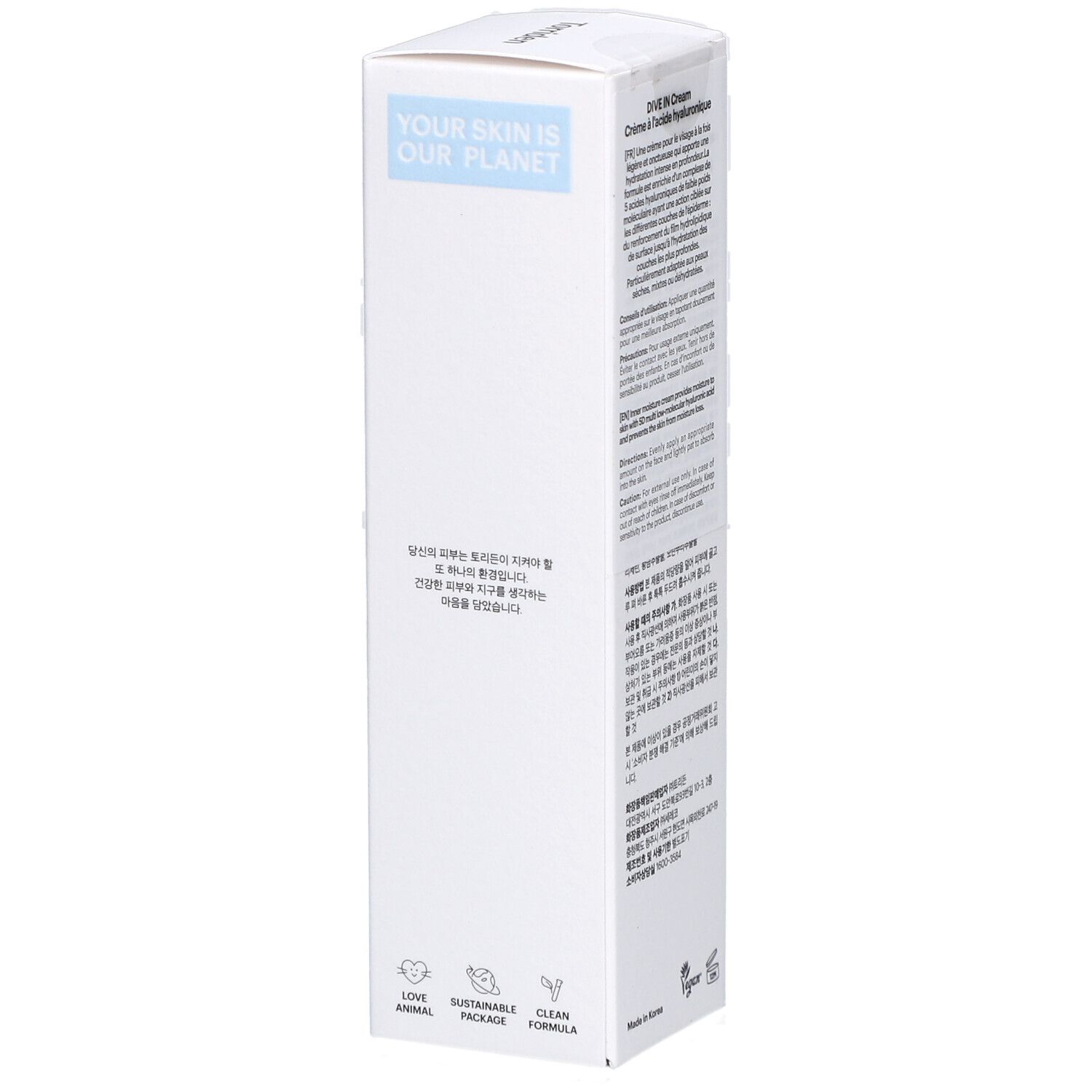 Witte verpakking, zijkant. Tekst: YOUR SKIN IS OUR PLANET. Logo's: Love Animal, Sustainable Package, Clean Formula. Vegan-logo.