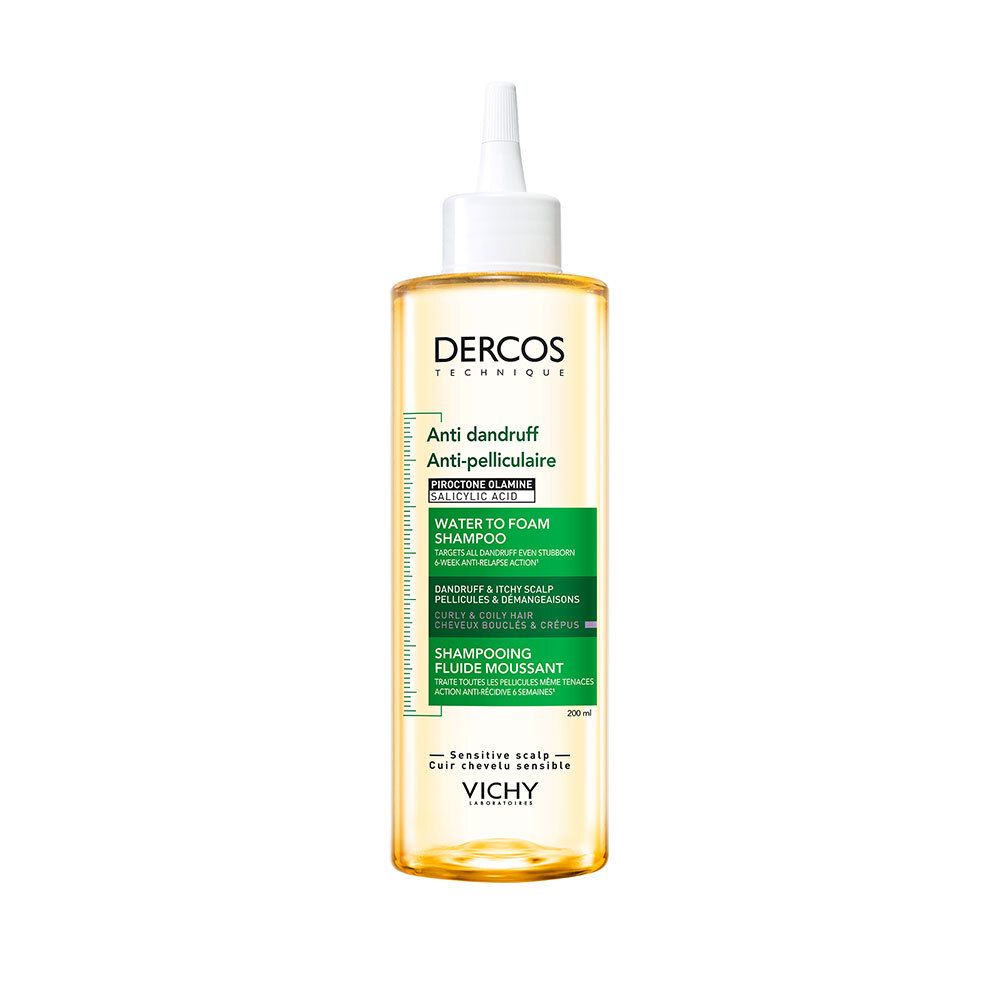 Trois bouteilles de shampoing antipelliculaire Dercos avec logo Vichy. Liquide jaune, bouchon blanc, flacon transparent.