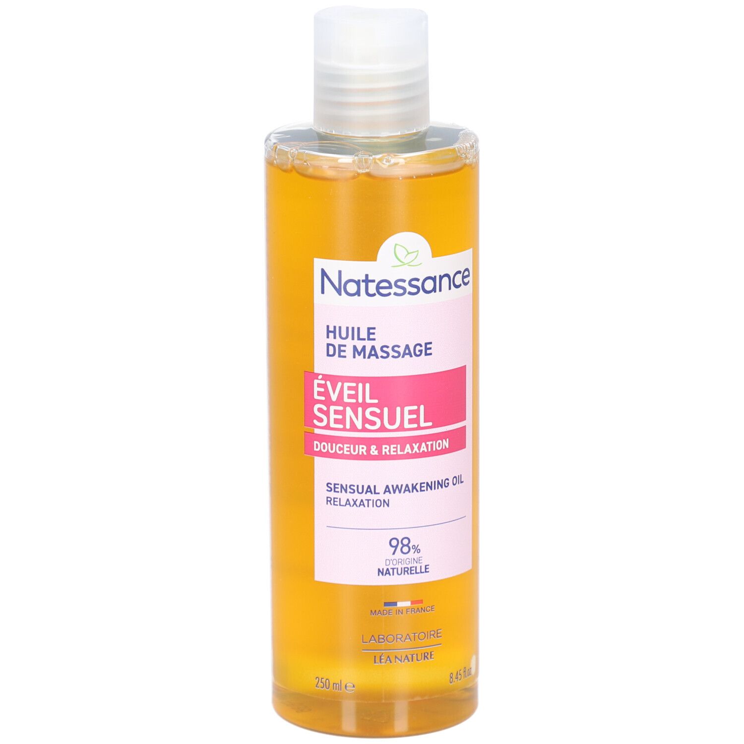 Flacon transparent avec liquide ambré et bouchon blanc. Étiquette avec nom du produit et informations.