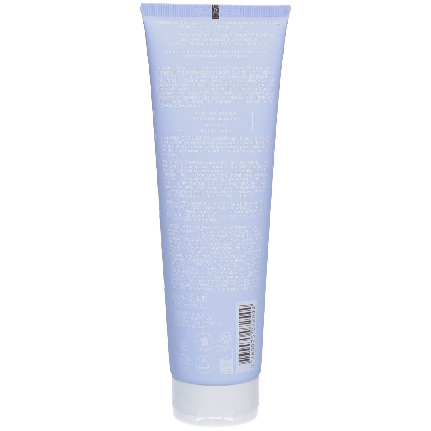 Achterkant van een lichtblauwe tube. Tekst in kleine letters. Witte dop. Barcode en logo's.