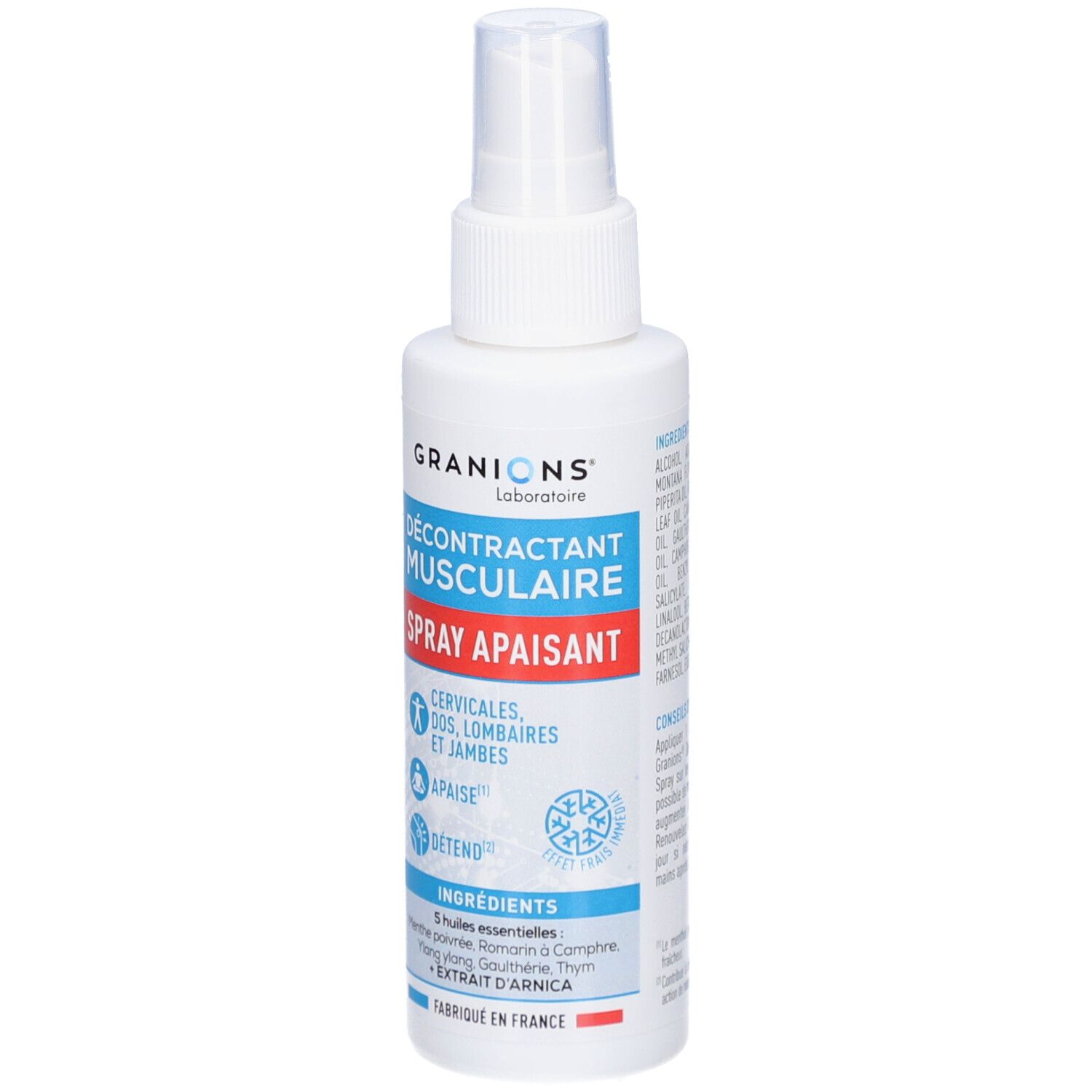 Witte sprayfles met blauwe en rode tekst. Tekst: Décontractant Musculaire Spray Apaisant. Bevat essentiële oliën.