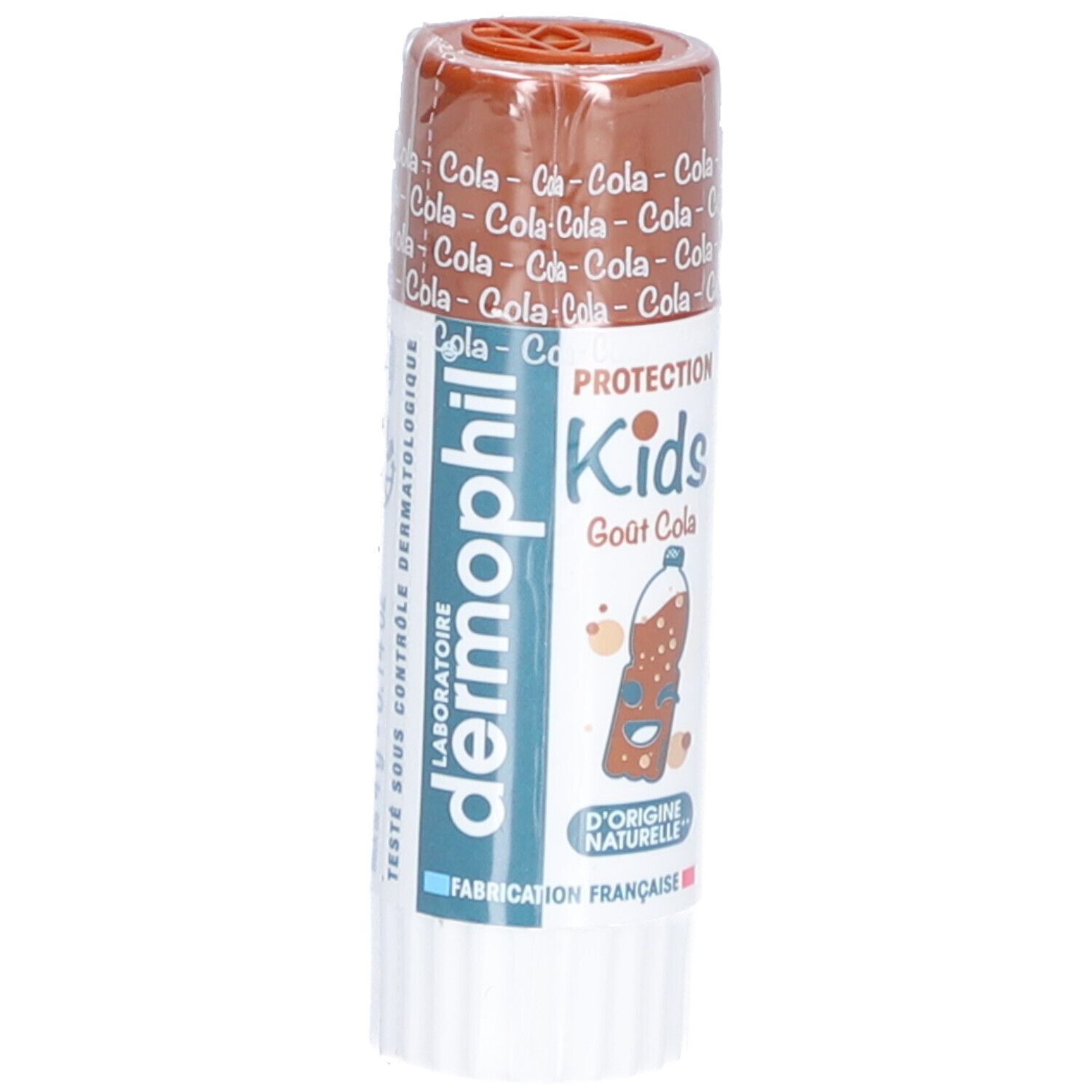 Stick lèvres goût cola. Emballage blanc et marron. Inscription: Dermophil, Kids, Goût Cola, D'origine naturelle. Illustration d'une bouteille.