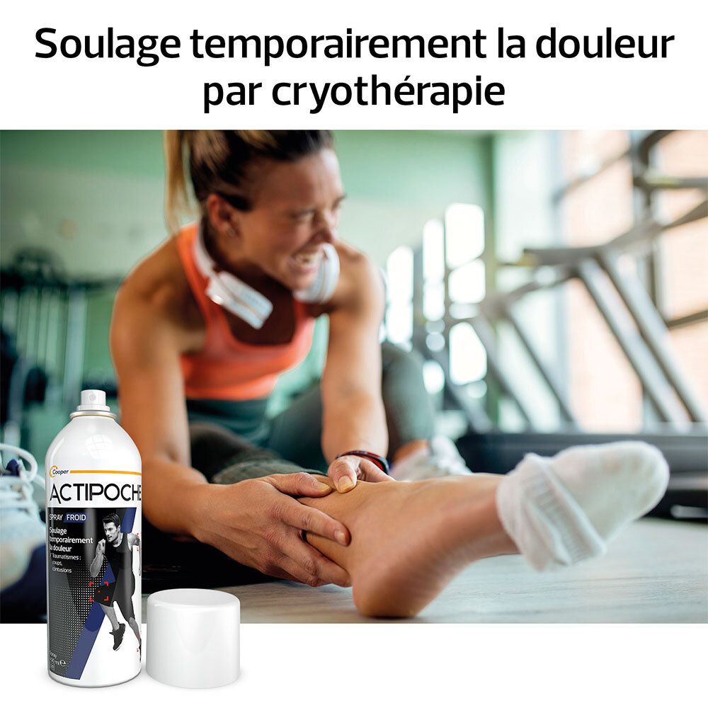 Femme avec douleur à la jambe, à côté ACTIPOCHE Spray Froid et un bandage blanc. Texte : Soulage temporairement la douleur par cryothérapie.