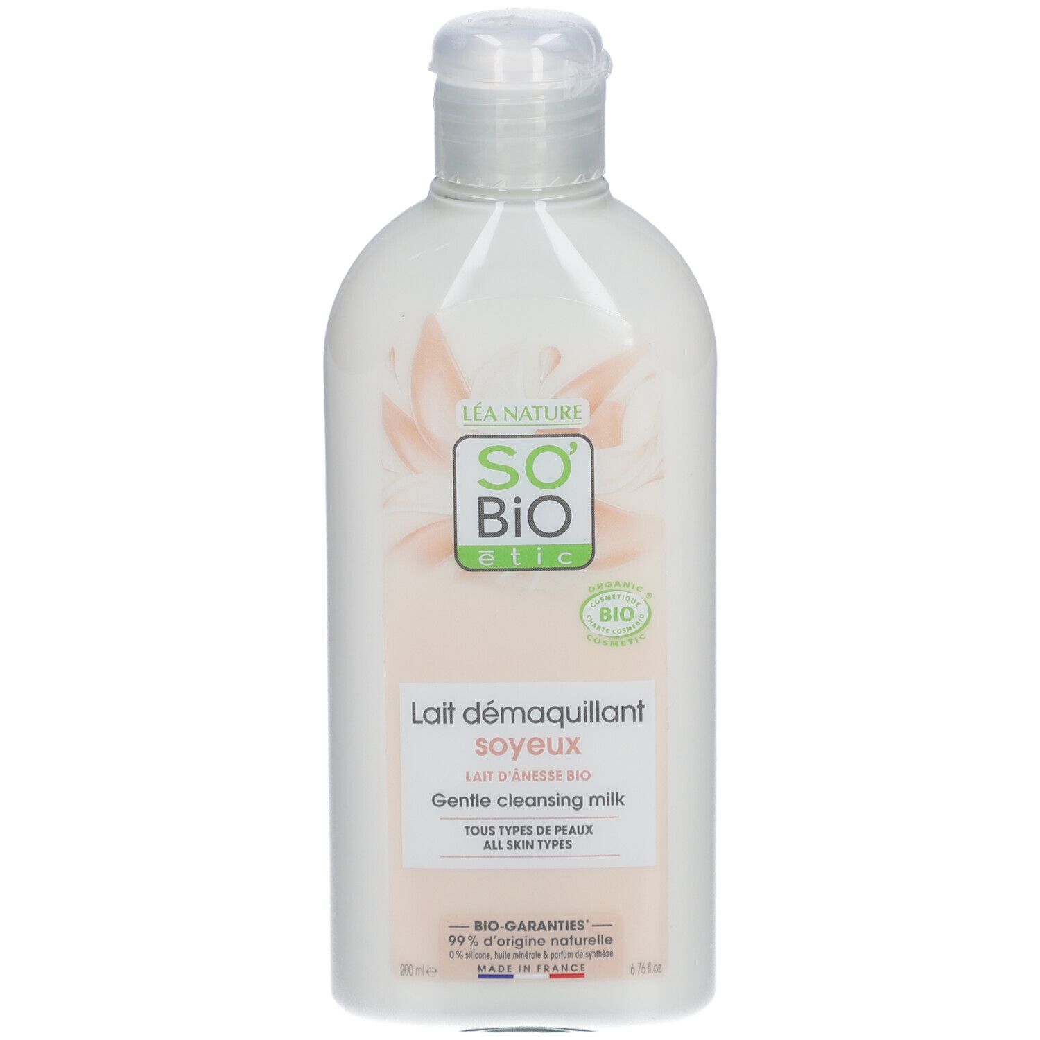 Flacon de lait démaquillant SO BIO ETIC. Étiquette avec logo, texte et label bio. Bouchon blanc.