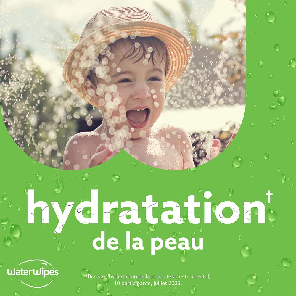 Enfant sous des jets d'eau. Texte : Hydratation de la peau. Logo WaterWipes.
