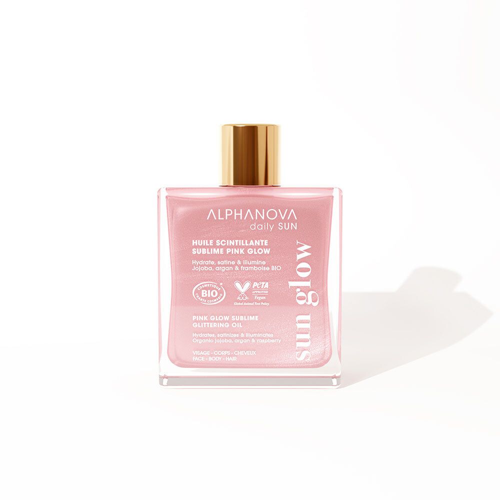 Roze glinsterende olie in vierkante glazen fles met gouden dop. Tekst: Alphanova, daily SUN, Pink Glow, bio-oliën.