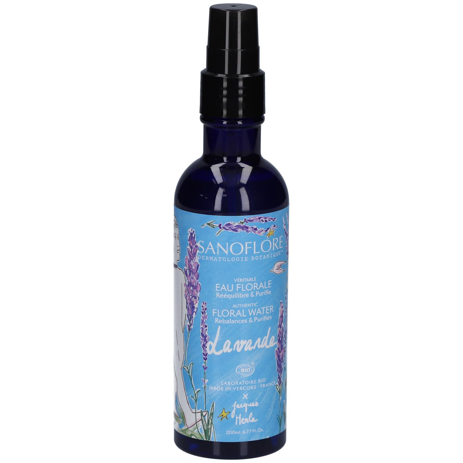 Blauwe fles met zwarte sproeikop. Opschrift: SANOFLORE, Eau Florale de Lavande. Illustratie van lavendel.