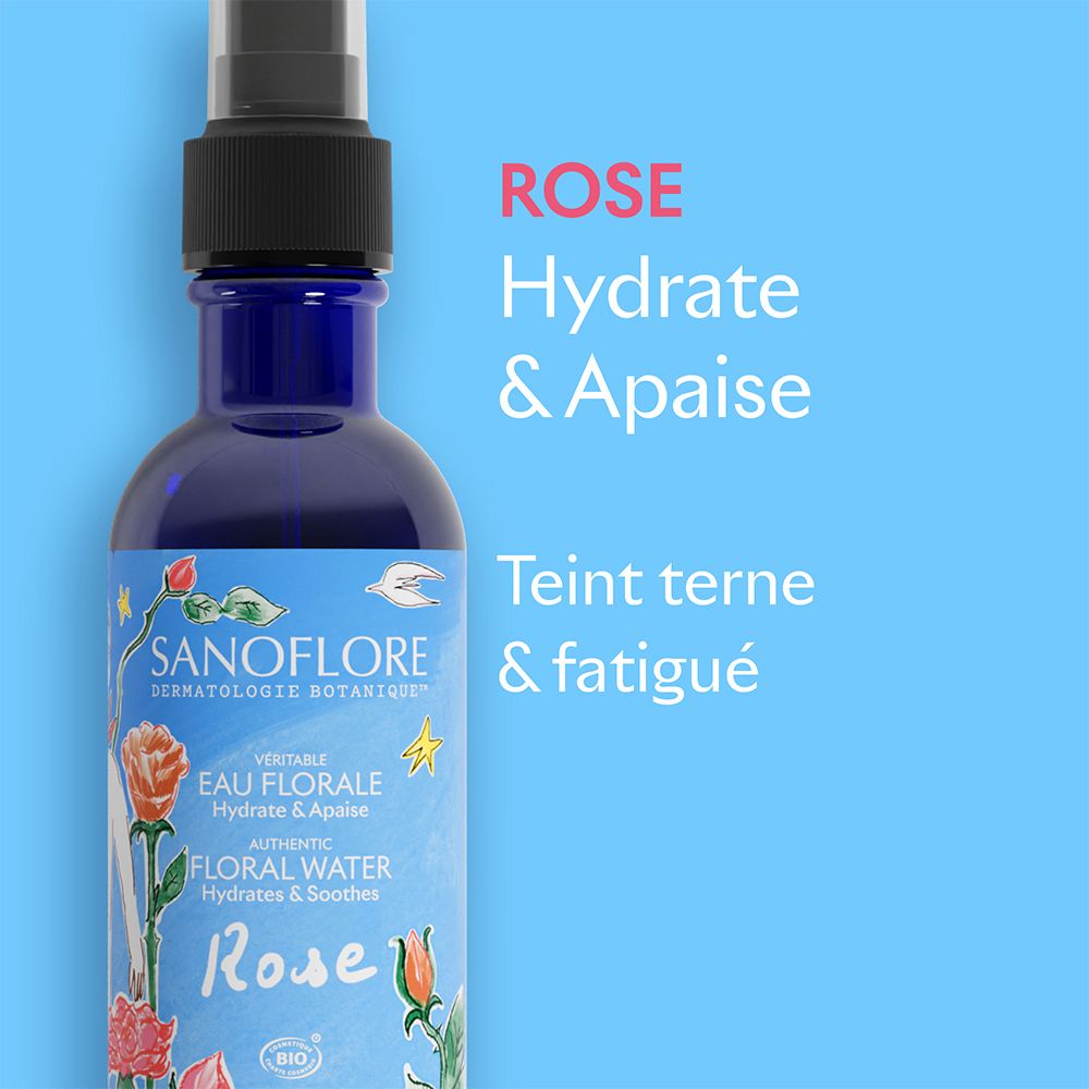 Gros plan sur la bouteille. Texte: Rose, Hydrate & Apaise, Teint terne & fatigué. SANOFLORE.