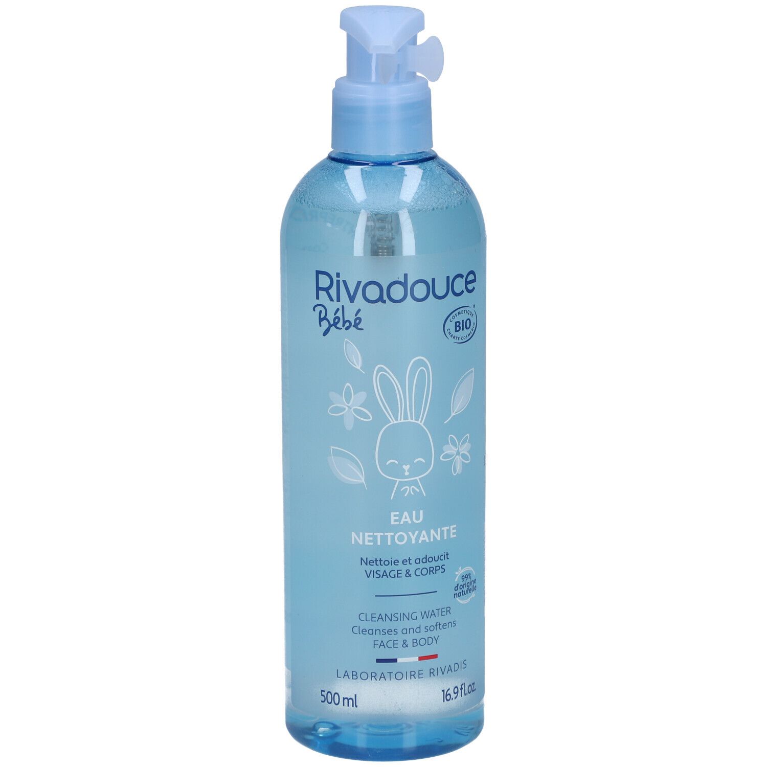 Lichtblauwe fles met pomp. Opschrift: Rivadouce Bébé, Eau Nettoyante. Met bio-label en konijn-illustratie.