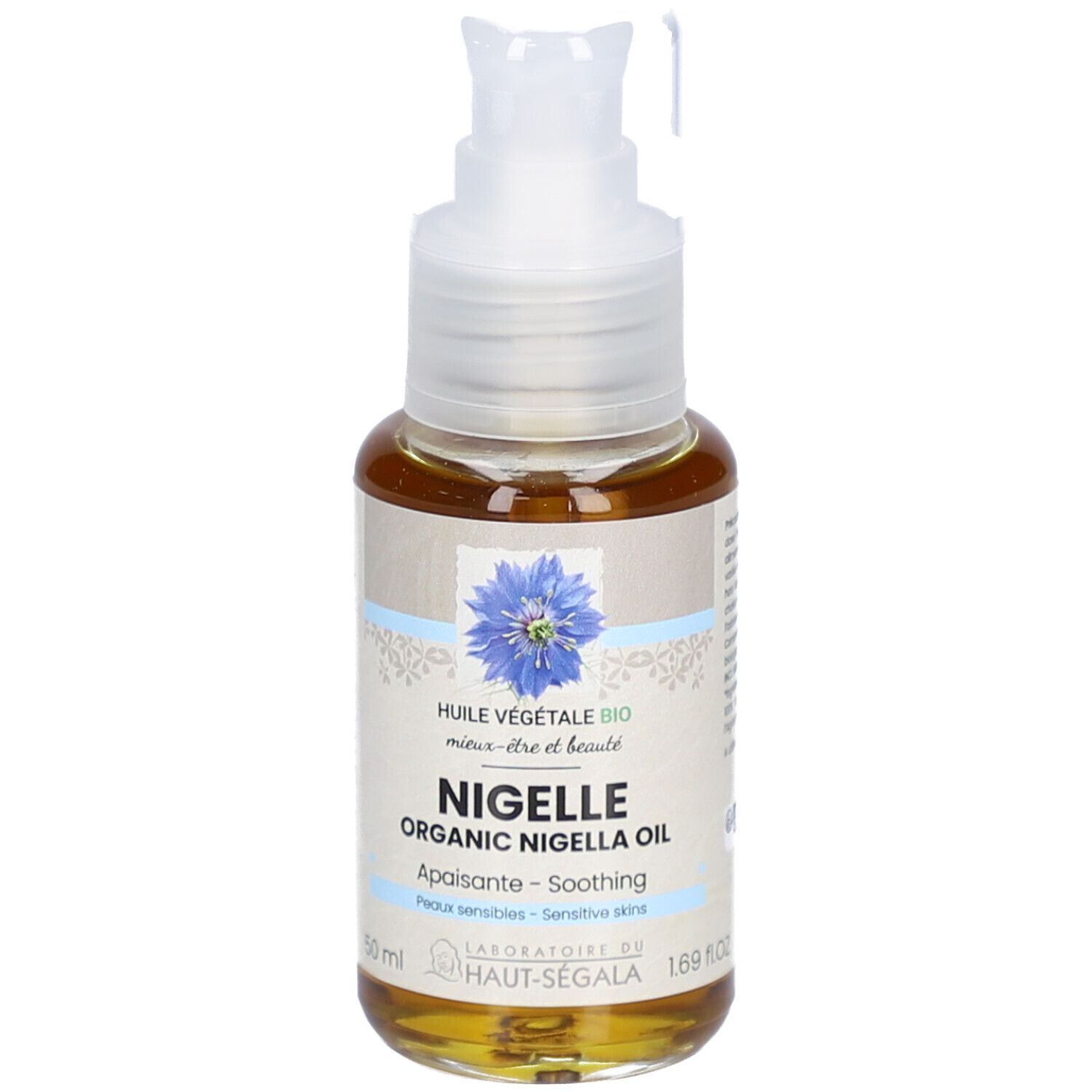 Bruine vloeistof in fles met pomp. Opschrift: Nigelle Organic Nigella Oil. Label: Laboratoire du Haut-Ségala.