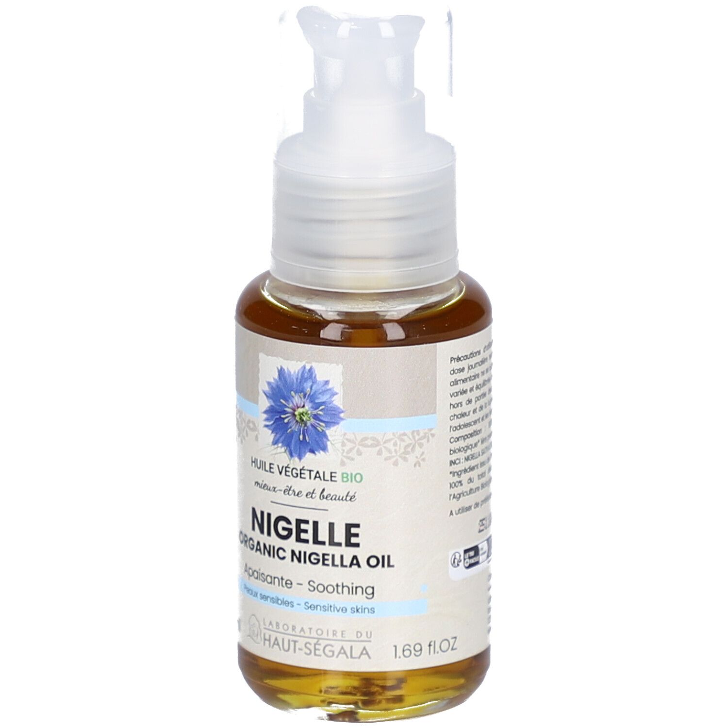 Fles met bruine vloeistof en pomp. Opschrift: Nigelle Organic Nigella Oil. Label: Laboratoire du Haut-Ségala.