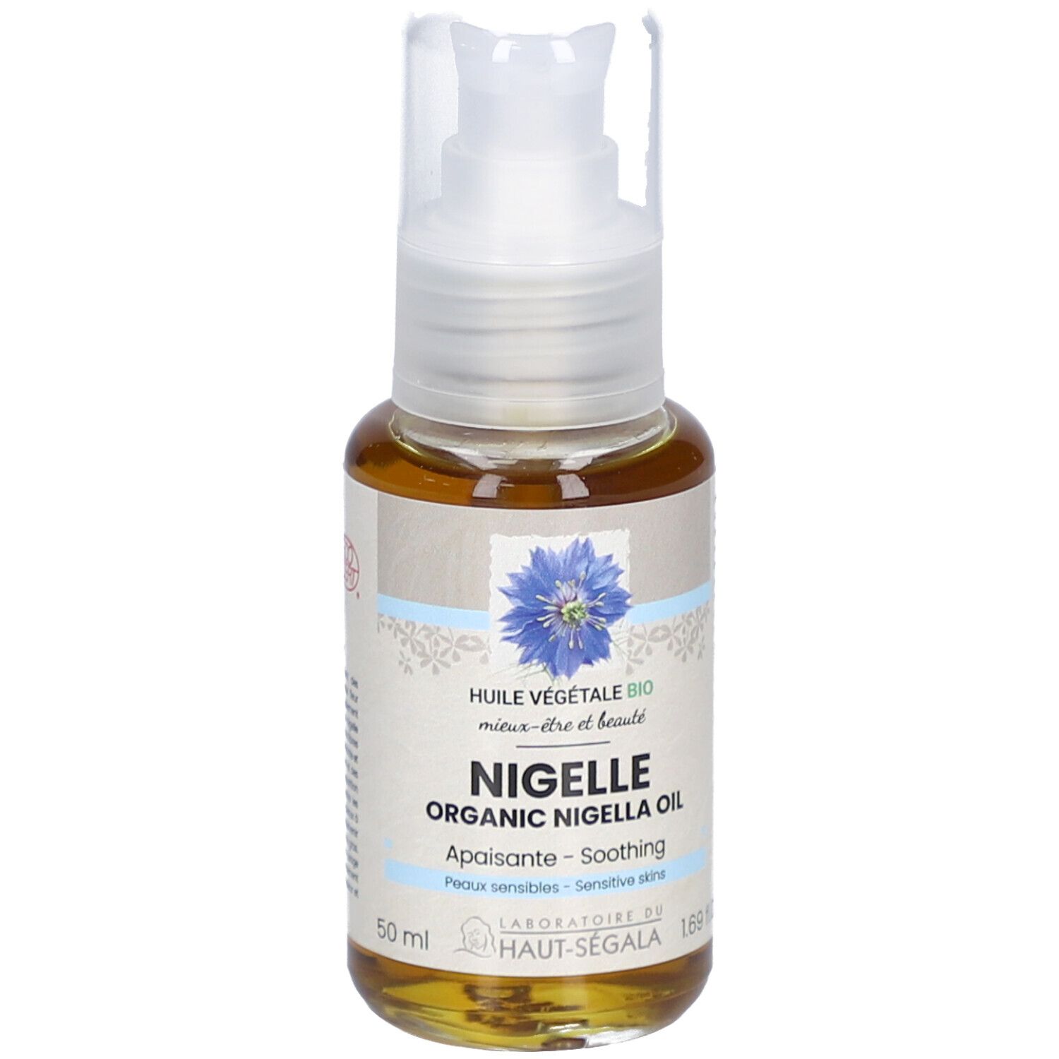 Fles met bruine vloeistof en pomp. Opschrift: Nigelle Organic Nigella Oil. Label: Laboratoire du Haut-Ségala.