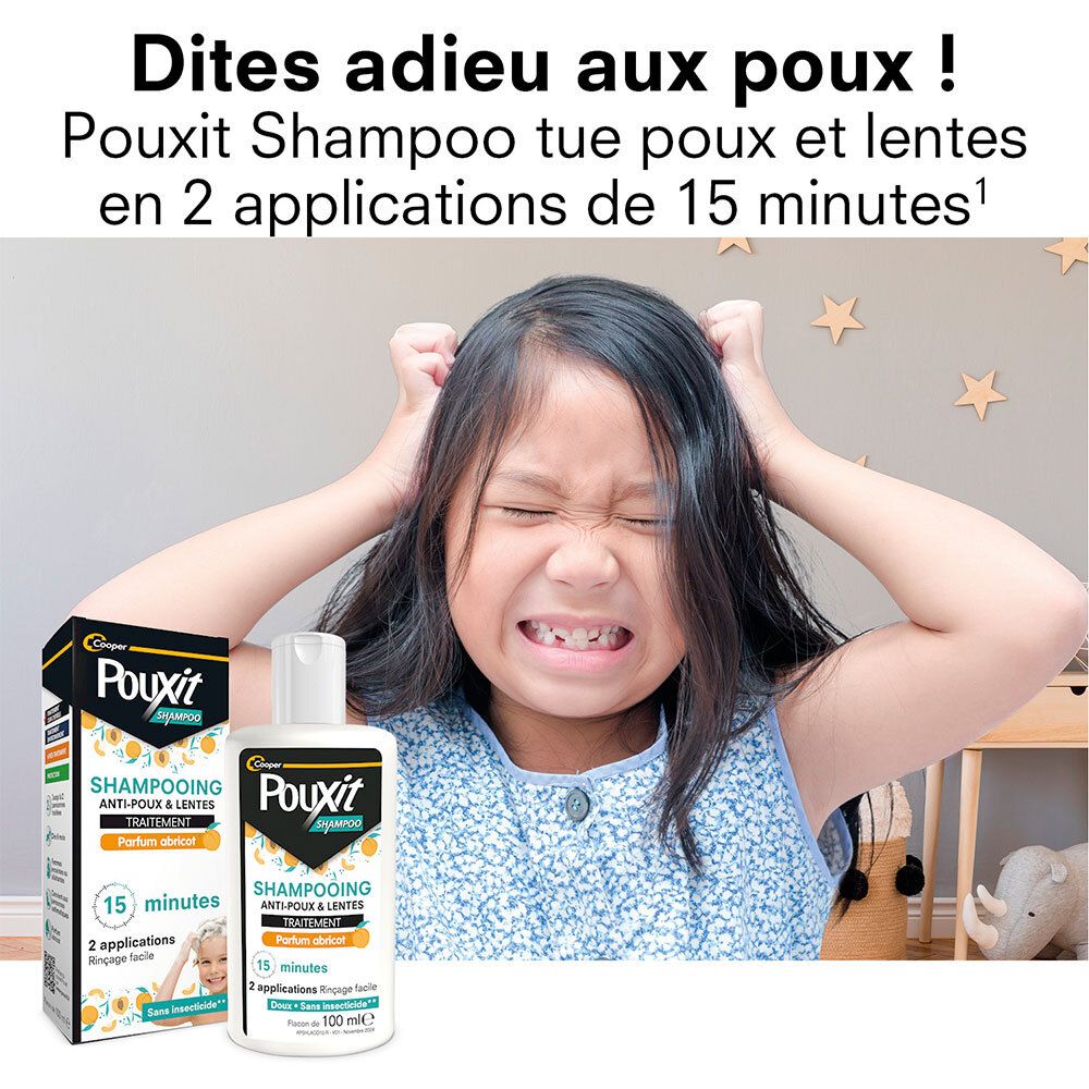Enfant avec flacon de shampooing. Texte: Pouxit Shampoo tue poux et lentes en 2 applications de 15 minutes.