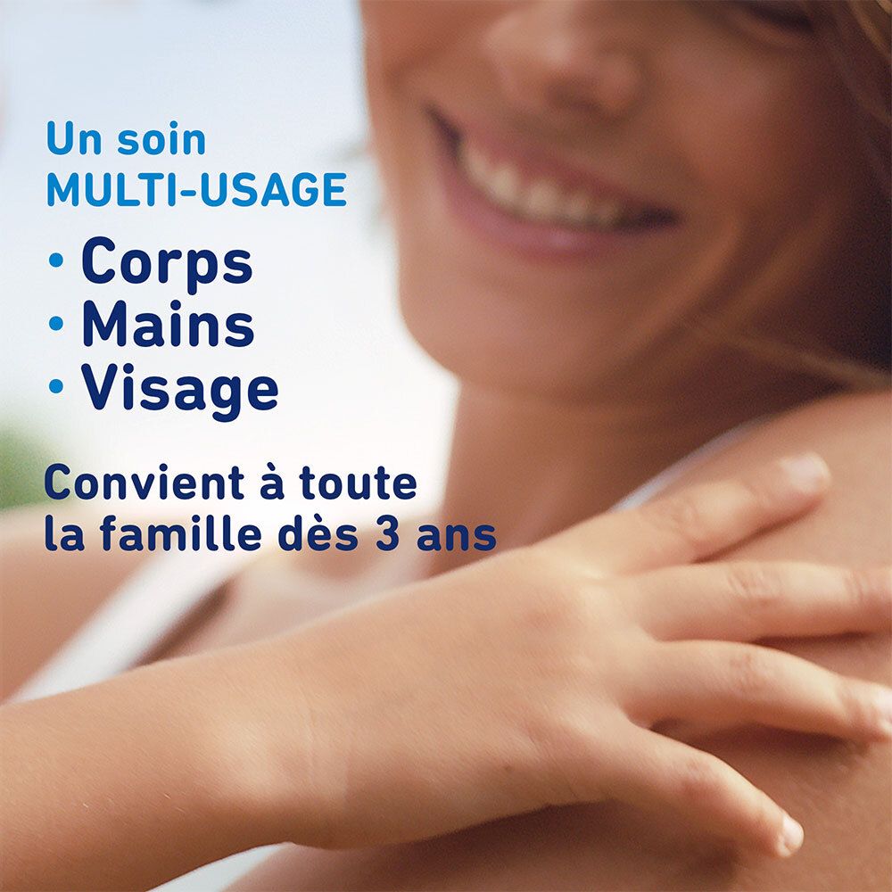Vrouw raakt huid aan. Tekst: Un soin multi-usage. Corps, Mains, Visage. Convient à toute la famille dès 3 ans.