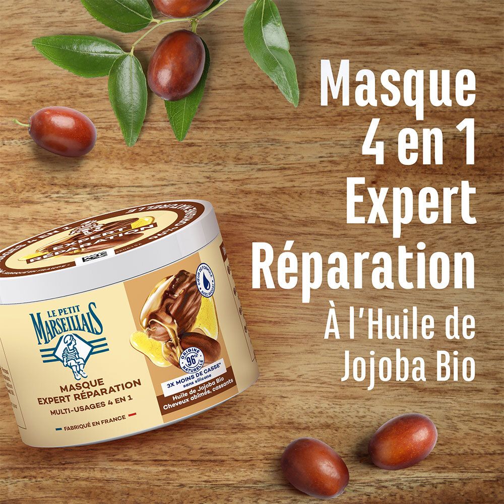 Pot avec inscription: Masque 4 en 1 Expert Réparation. À l'huile de Jojoba Bio. Sur fond bois avec fruits et feuilles.