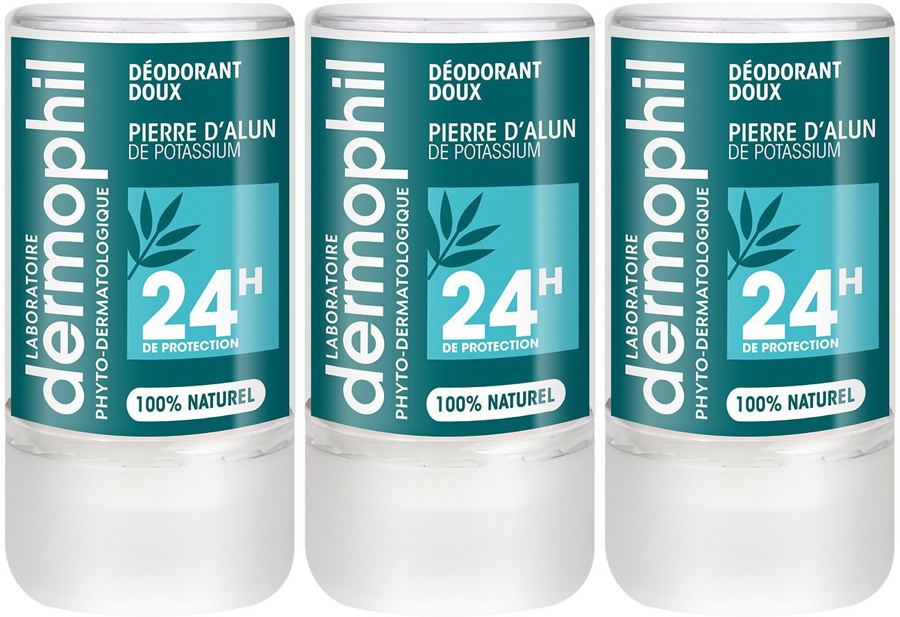 Drie deodorant sticks. Opschrift: Dermophil, 24H bescherming, Pierre d'Alun, 100% naturel. Groen-witte verpakking.