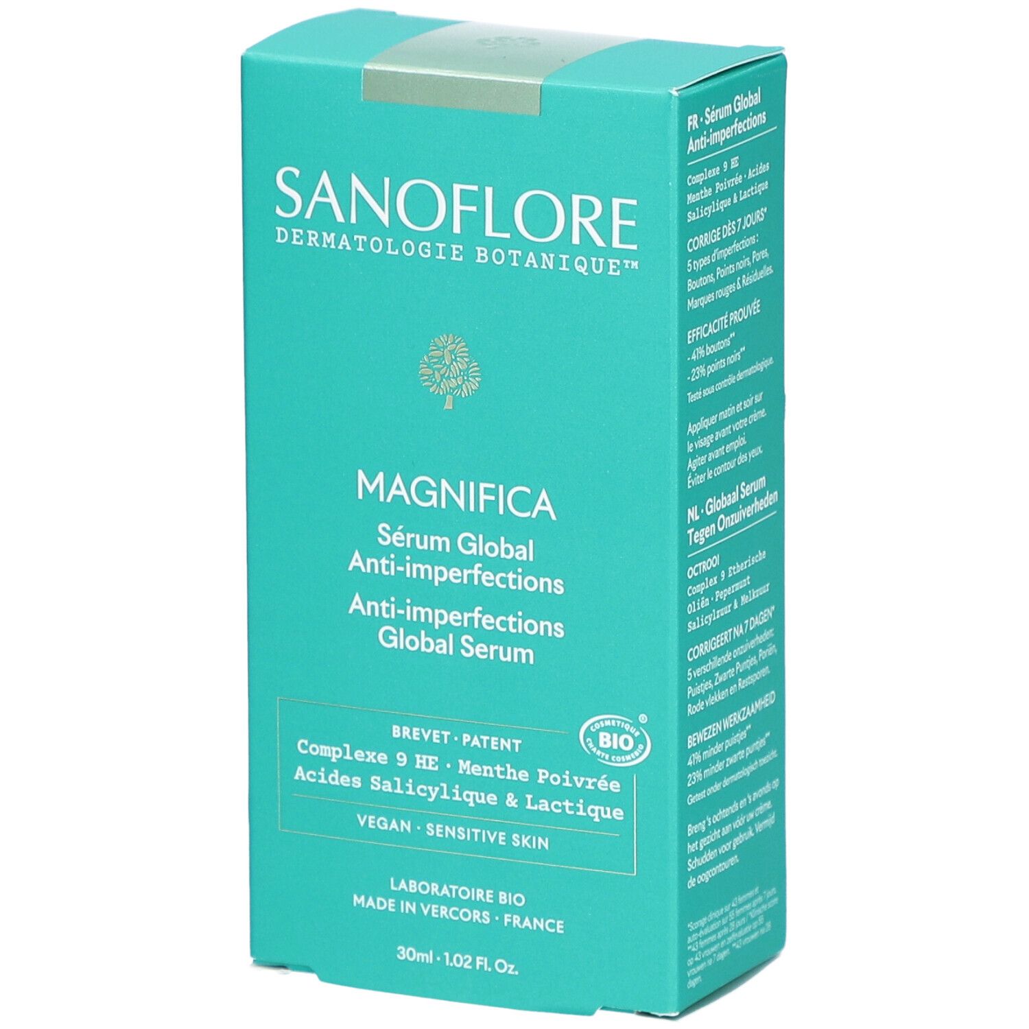Boîte turquoise. Inscriptions: SANOFLORE, MAGNIFICA Sérum Global Anti-imperfections. Contient une certification bio.