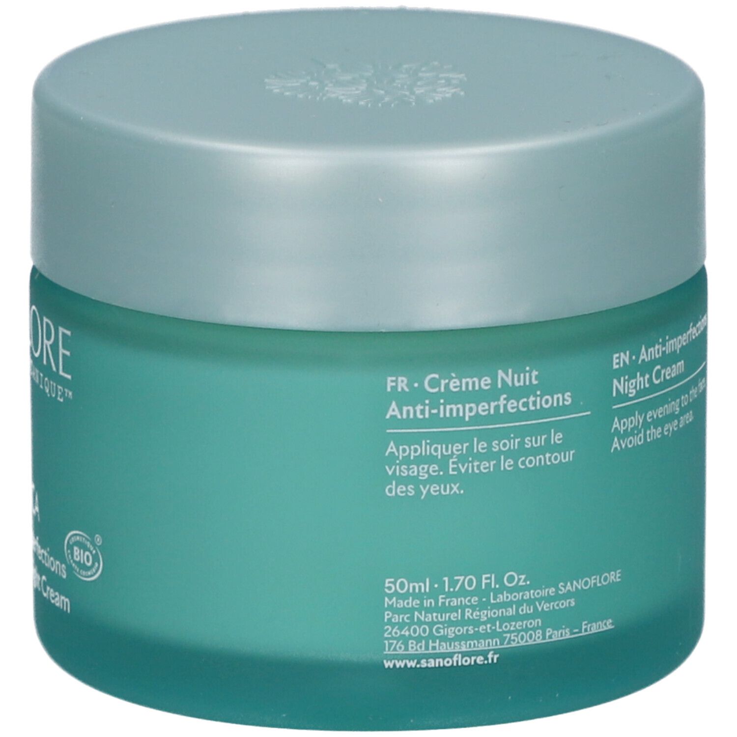 Pot turquoise avec couvercle. Inscription: SANOFLORE, Crème Nuit Anti-imperfections. Texte multilingue, certification Bio.