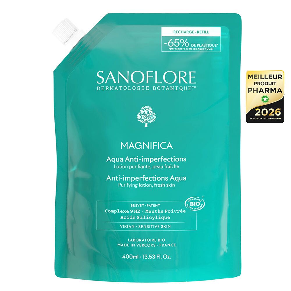 Recharge turquoise avec bouchon blanc. Inscription: SANOFLORE, Magnifica Aqua Anti-imperfections. Label: Meilleur Produit Pharma 2026.