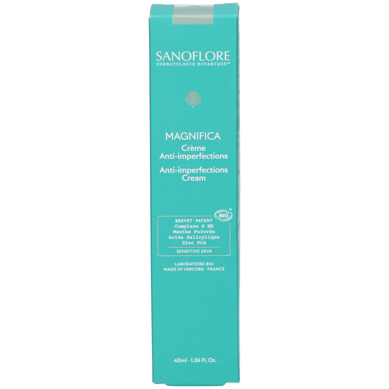 Turquoise doos met witte tekst. MAGNIFICA Crème Anti-imperfections. Bio-logo. Tekst: Sensitive Skin.