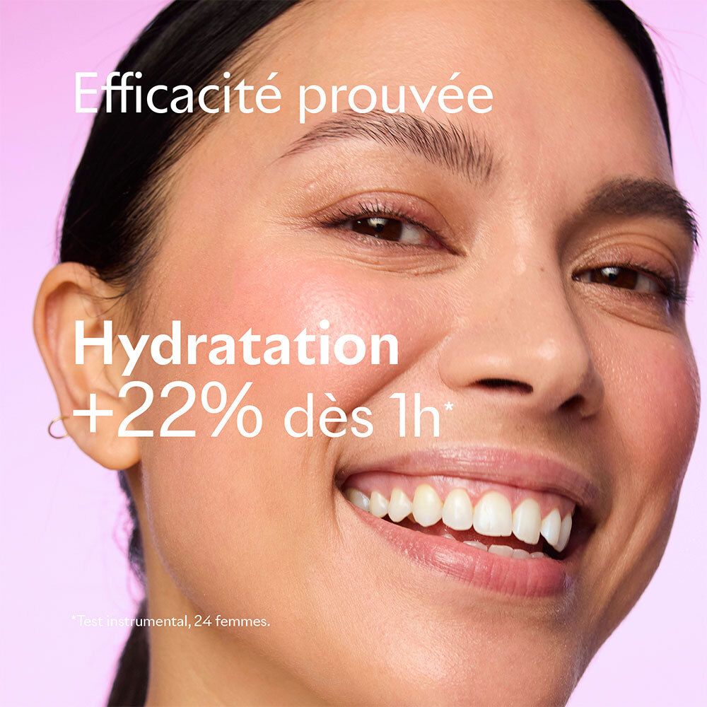 Vrouw lacht, huid gehydrateerd. Tekst: Hydratatie +22% vanaf 1u.
