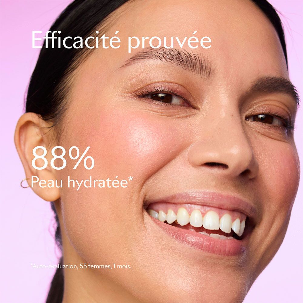 Lachende vrouw met stralende huid, 88% gehydrateerde huid.
