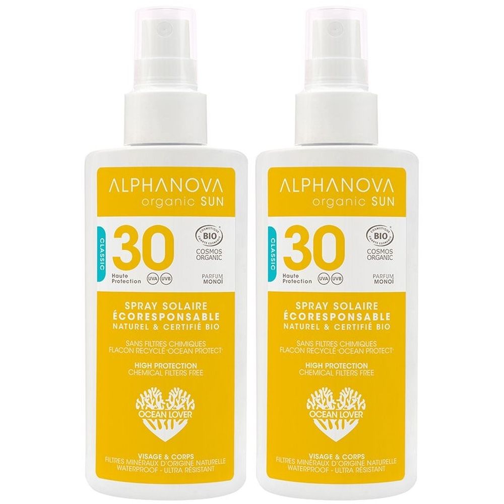 Deux flacons de spray solaire avec tête de pulvérisation blanche et étiquette jaune. Inscription : Alphanova, SPF 30, certification bio.