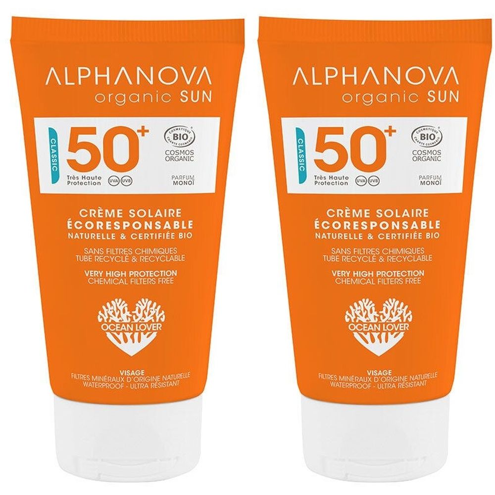 Deux tubes de crème solaire SPF 50+. Emballage orange avec bouchon blanc. Texte: ALPHANOVA, organic SUN, CRÈME SOLAIRE.