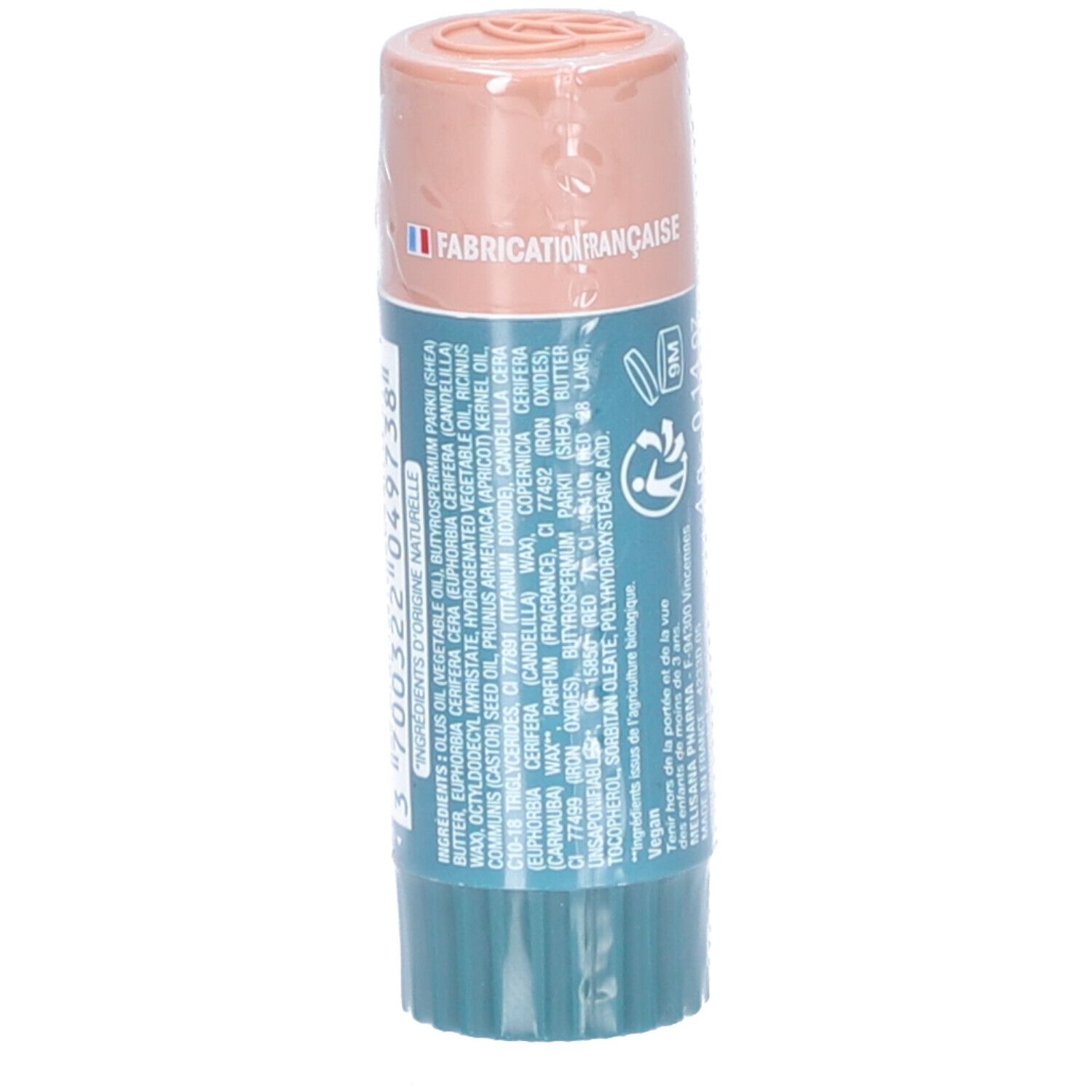 Stick de soin pour les lèvres, emballé. Inscription: Ingrédients. Fabriqué en France. Vegan.