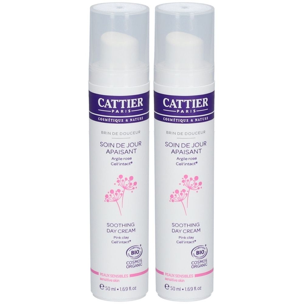 Deux flacons blancs avec étiquettes violettes. Inscription: CATTIER, SOIN DE JOUR APAISANT, COSMOS ORGANIC.
