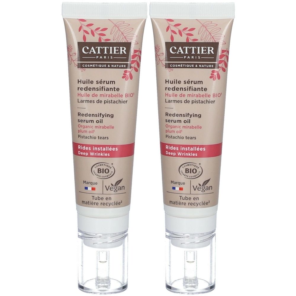 Twee tubes CATTIER Huile sérum redensifiante. Beige tubes met rode tekst. BIO-keurmerk en Vegan-logo. Transparante pompbasis.