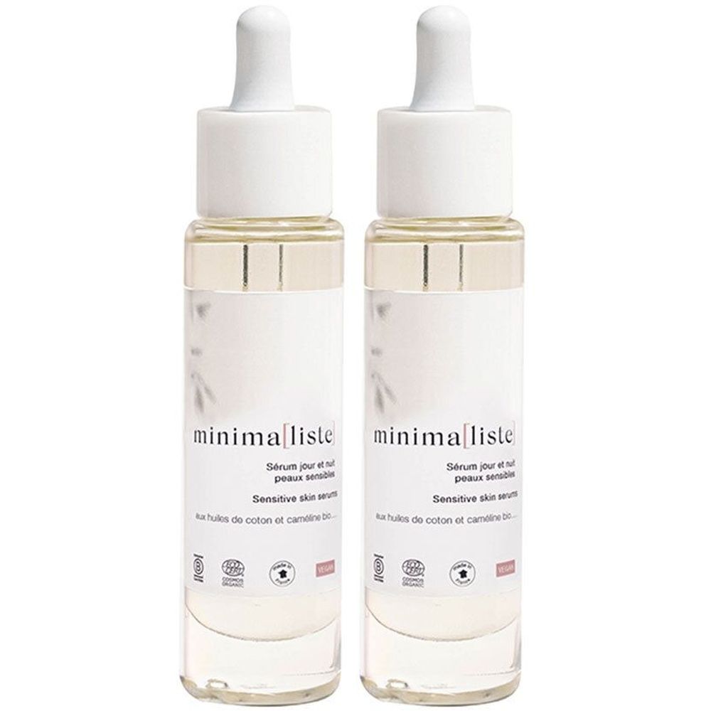 Twee serumflacons met pipetten. Opschrift: minima liste, Sérum jour et nuit peaux sensibles. Met bio-certificering.