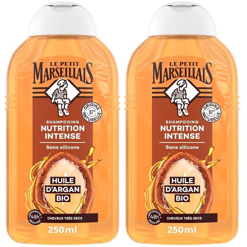Deux flacons de shampooing. Inscription: Le Petit Marseillais, Nutrition Intense, Huile d'Argan Bio. 250ml. Pour cheveux très secs.