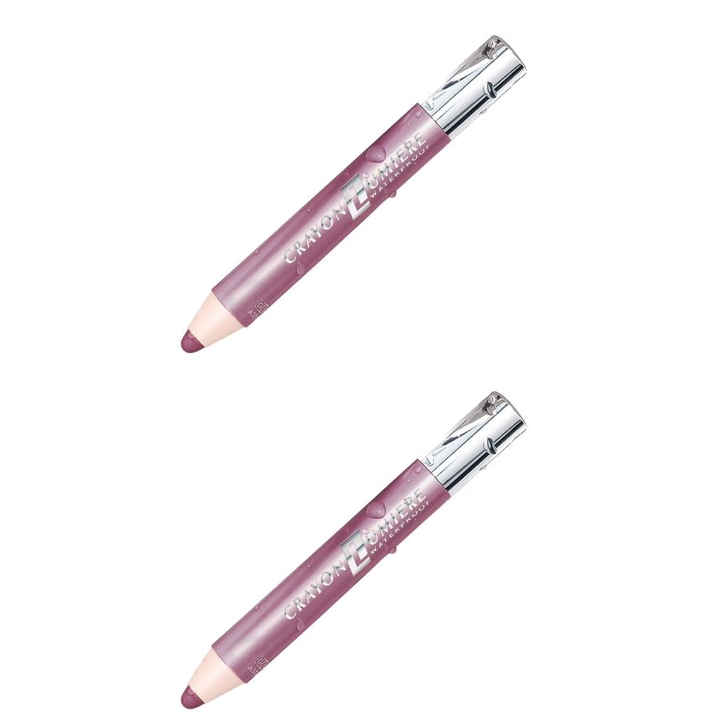 Deux crayons cosmétiques violets. Capuchon argenté. Inscription: Crayon Lumière Waterproof.