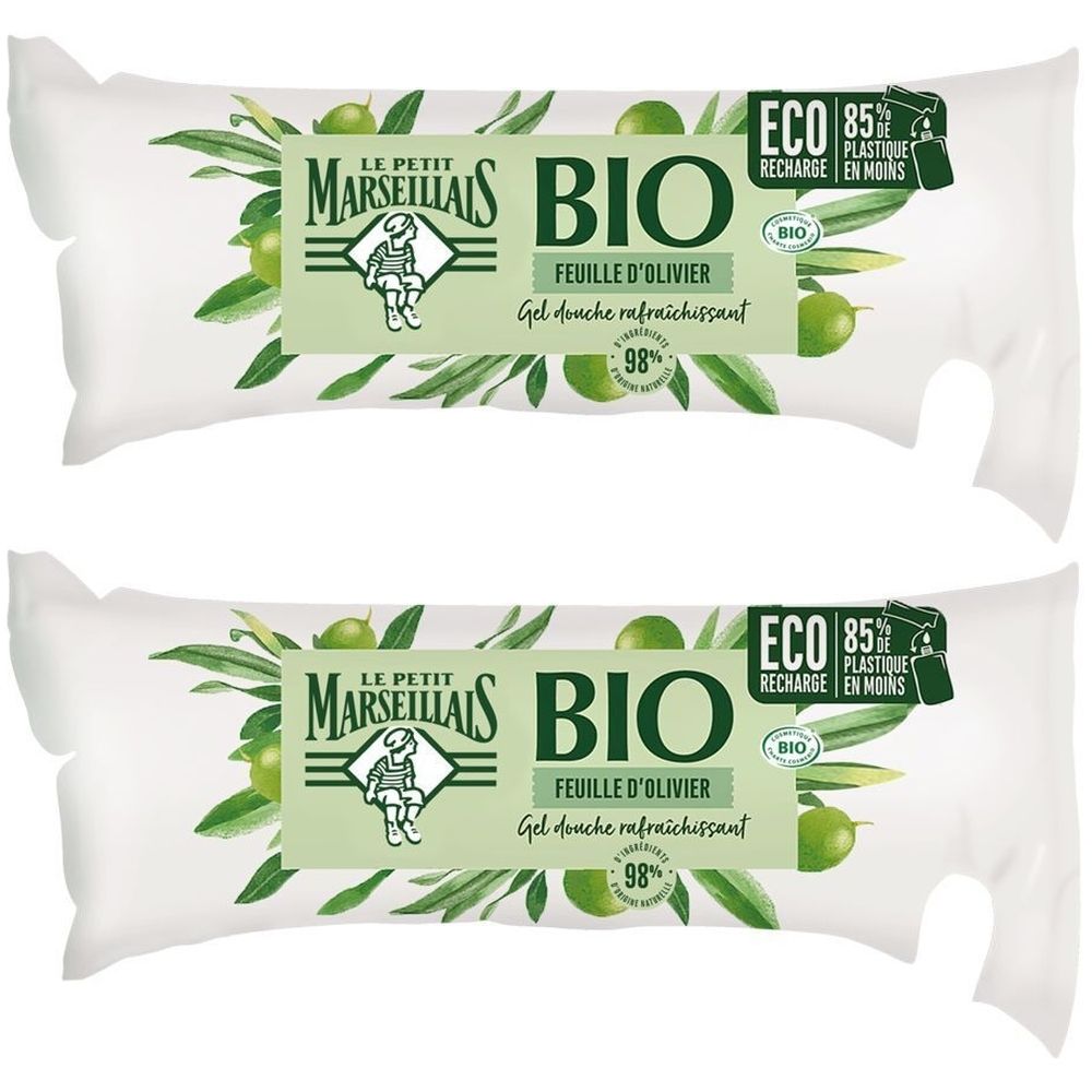 Twee navullingen douchegel met olijfbladmotief. Opschrift BIO, ECO 85% minder plastic. Merk: Le Petit Marseillais.