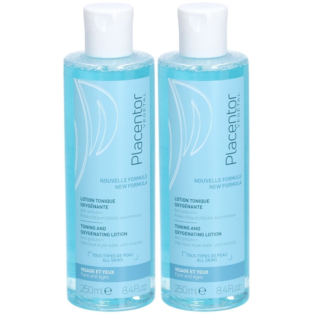 Twee flessen blauwe lotion. Opschrift: Placentor Vegetal, Lotion Tonique Oxygénante. Witte doppen. 250ml.