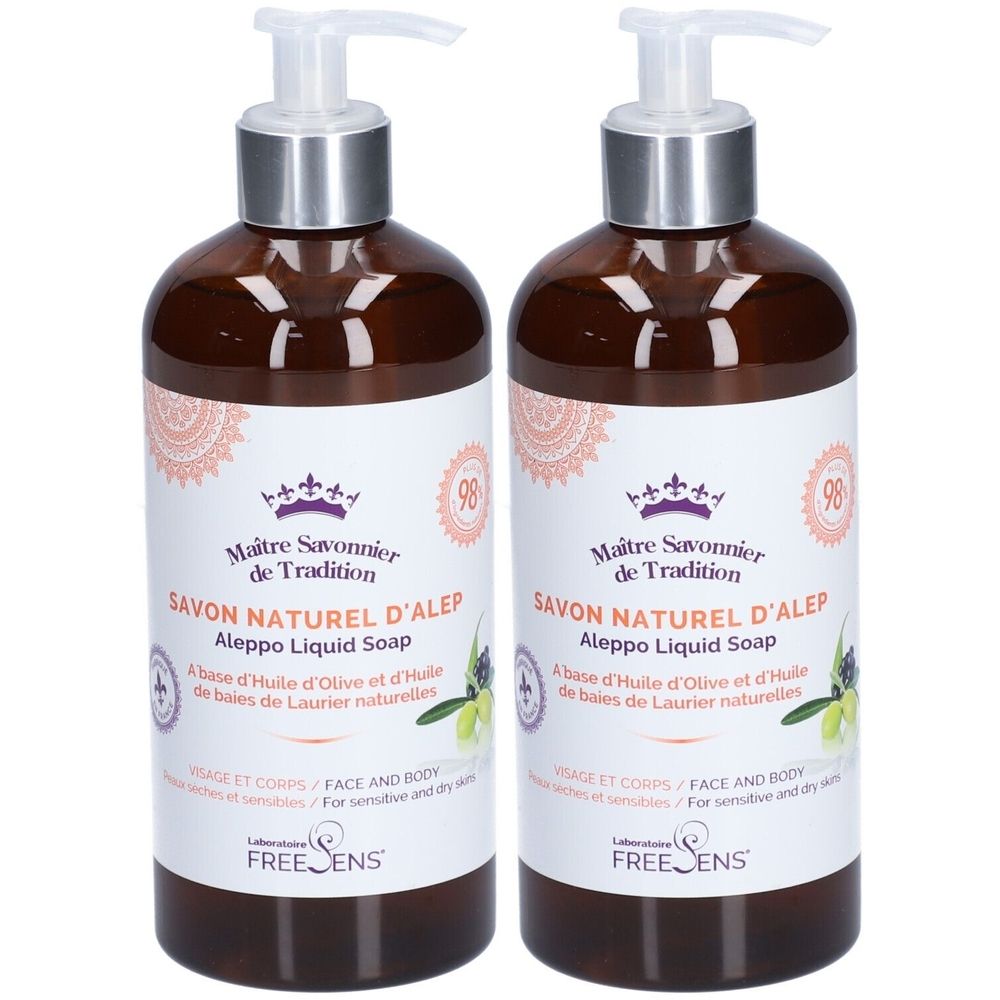 Twee bruine flessen met pomp. Labels met "Savon Naturel d'Alep".