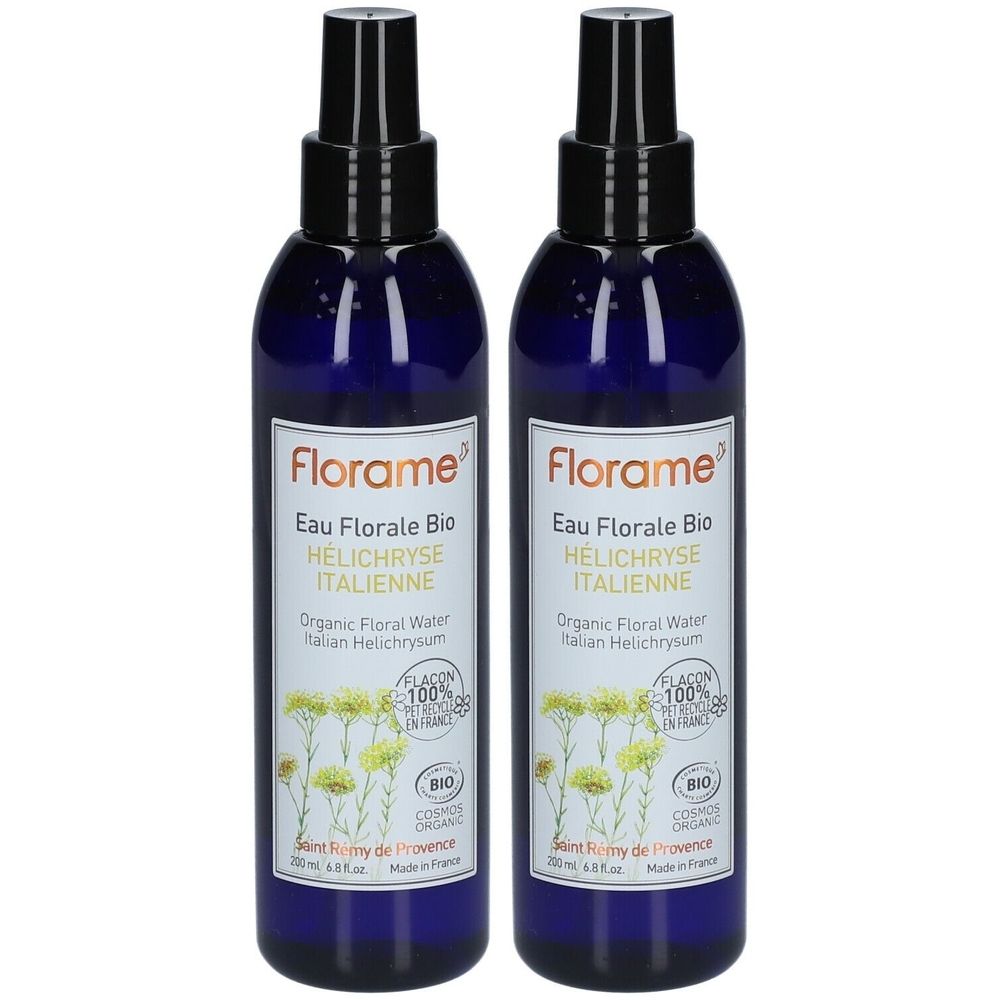Twee blauwe spuitflessen met zwarte sproeikoppen. Labels: "Florame Eau Florale Bio Hélichryse Italienne".