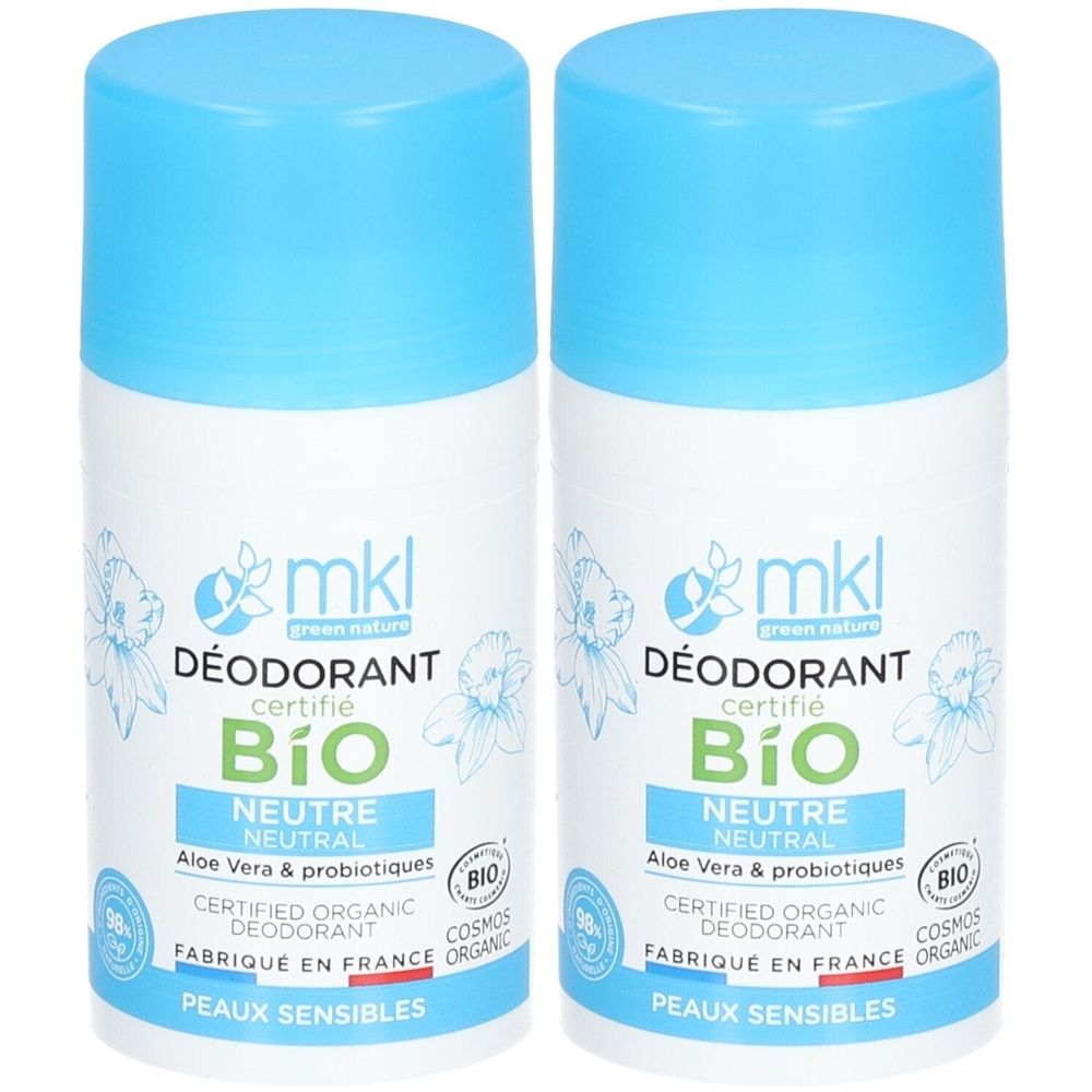 Twee deodorants met blauwe dop. Opschriften: mkl, DÉODORANT, BIO, NEUTRE, Aloe Vera & probiotiques, PEAUX SENSIBLES, COSMOS ORGANIC.