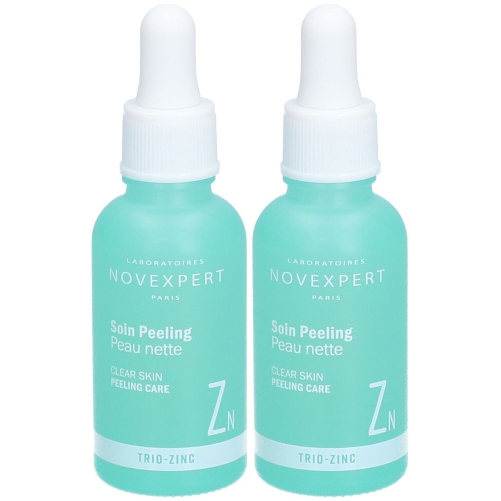Deux flacons turquoise avec bouchons blancs et pipettes. Inscription: Novexpert, Soin Peeling Peau nette, Trio-Zinc. Flacons en verre.