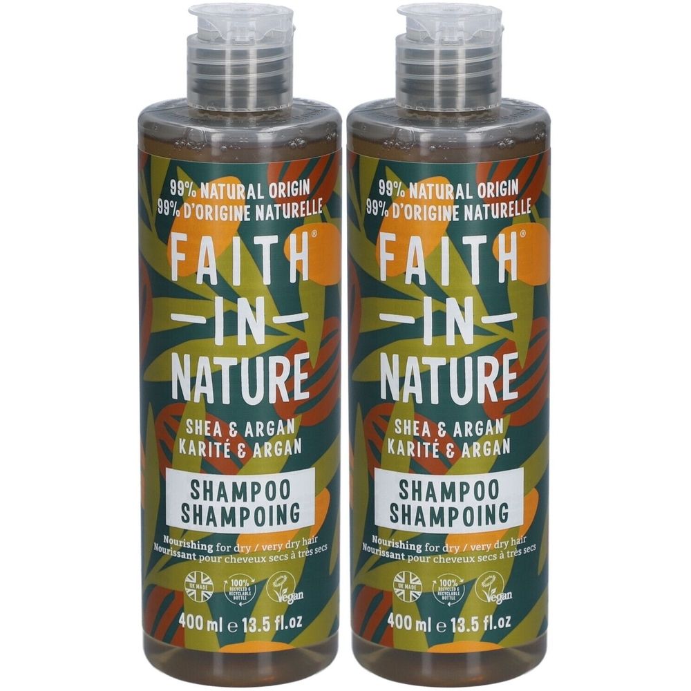 Twee shampoo flessen. Opschrift: FAITH IN NATURE, Shea & Argan, Shampoo. 99% natuurlijke oorsprong. 400 ml.