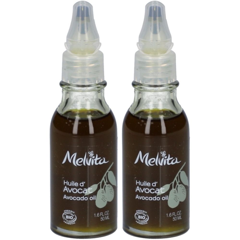 Twee glazen flessen avocado-olie. Opschrift: Melvita, Huile d'Avocat, Avocado oil. Bio-label. 1.6 fl oz.