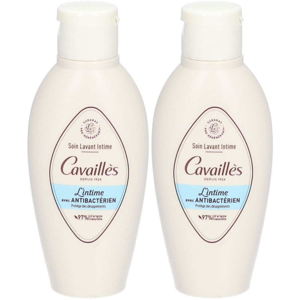 Twee crèmekleurige flacons met witte klapdop. Op elk staat "Cavaillès L'Intime" in blauw en "Antibactérien". Tekst "97% d'origine naturelle".