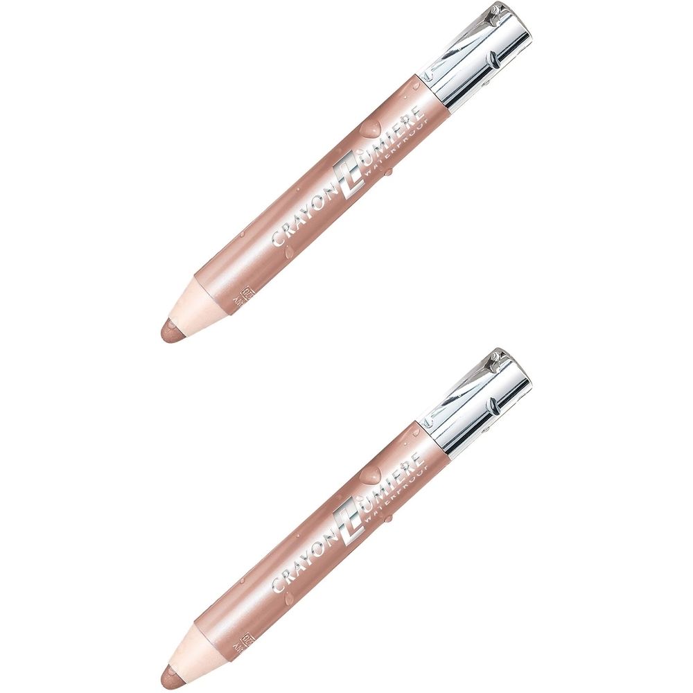 Deux crayons cosmétiques rose doré, capuchons argentés. Inscription: Crayon Lumière Waterproof.