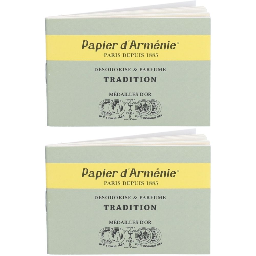 Deux boîtes de Papier d'Arménie Tradition. Couvertures vert clair avec bande jaune et nom du produit. Texte: Désodorise & Parfume.