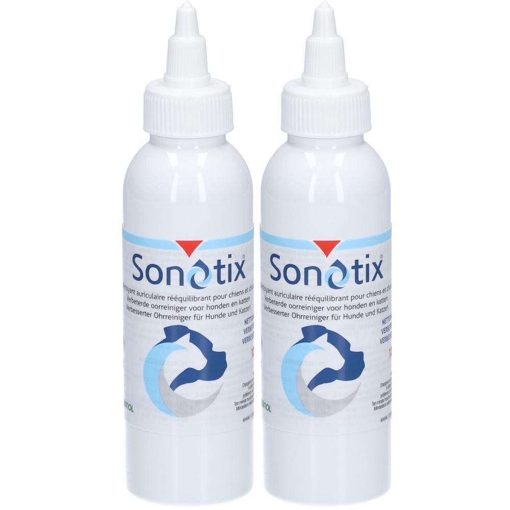 Twee witte flessen Sonotix. Blauwe en rode etiketten, silhouet van hond. Oorreiniger voor honden.