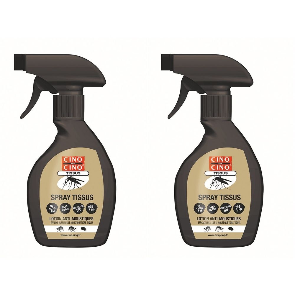Deux flacons pulvérisateurs bruns. Inscription: CINO CINO, SPRAY TISSUS, LOTION ANTI-MOUSTIQUES. Tête de pulvérisation noire.